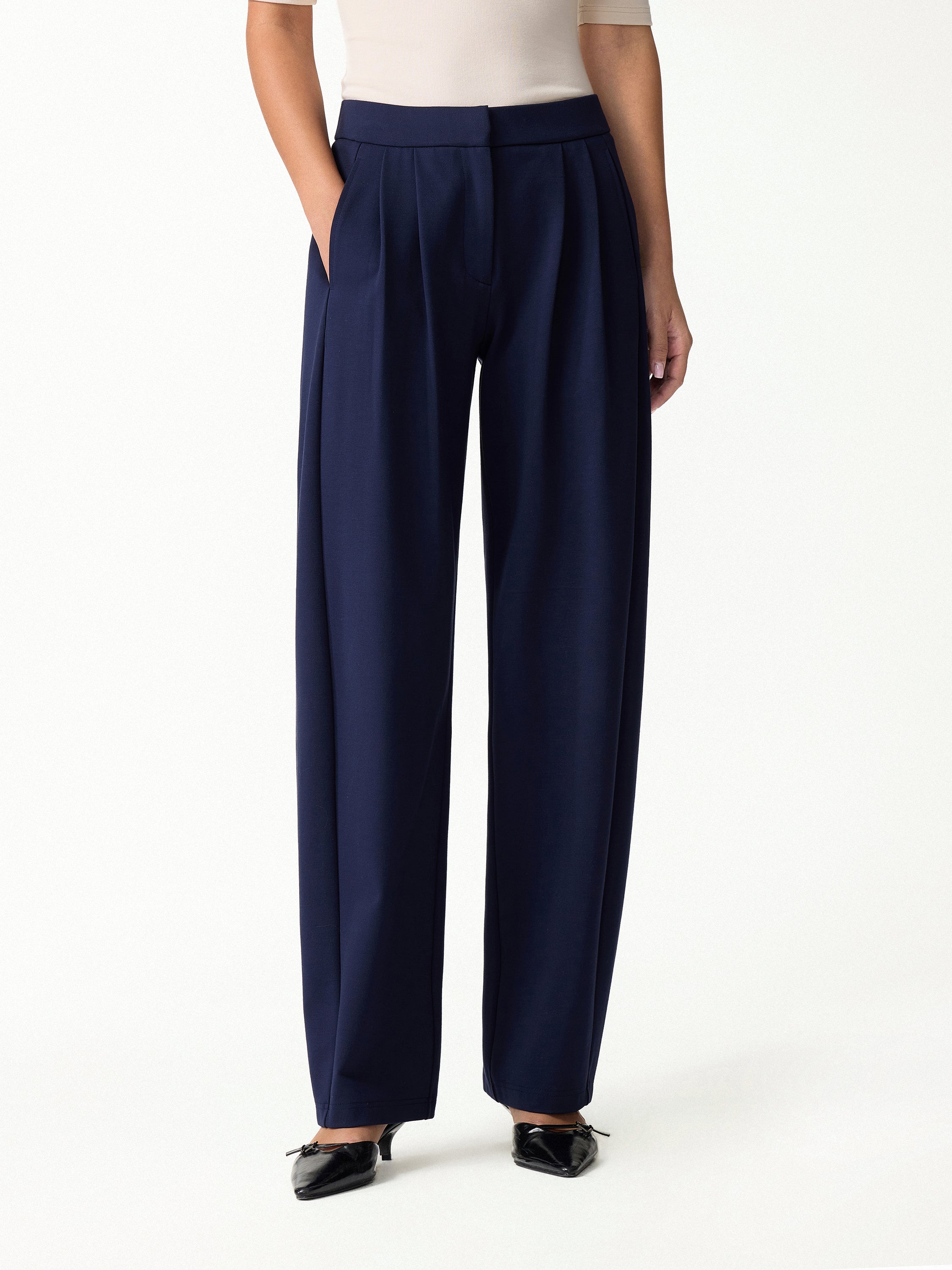 Ponte Low-Rise Ankled Barrel Pants with Pockets