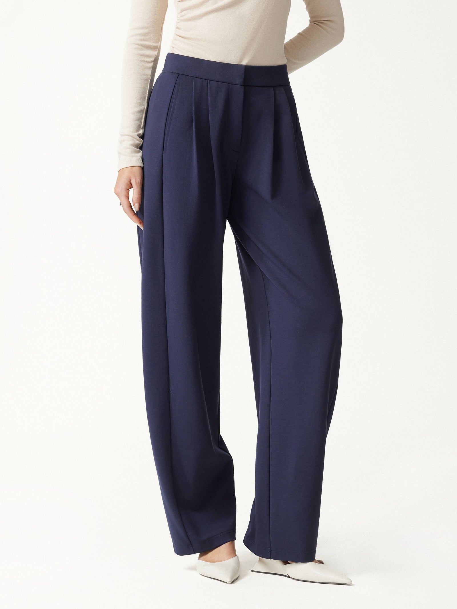 Ponte Low-Rise Ankled Barrel Pants with Pockets