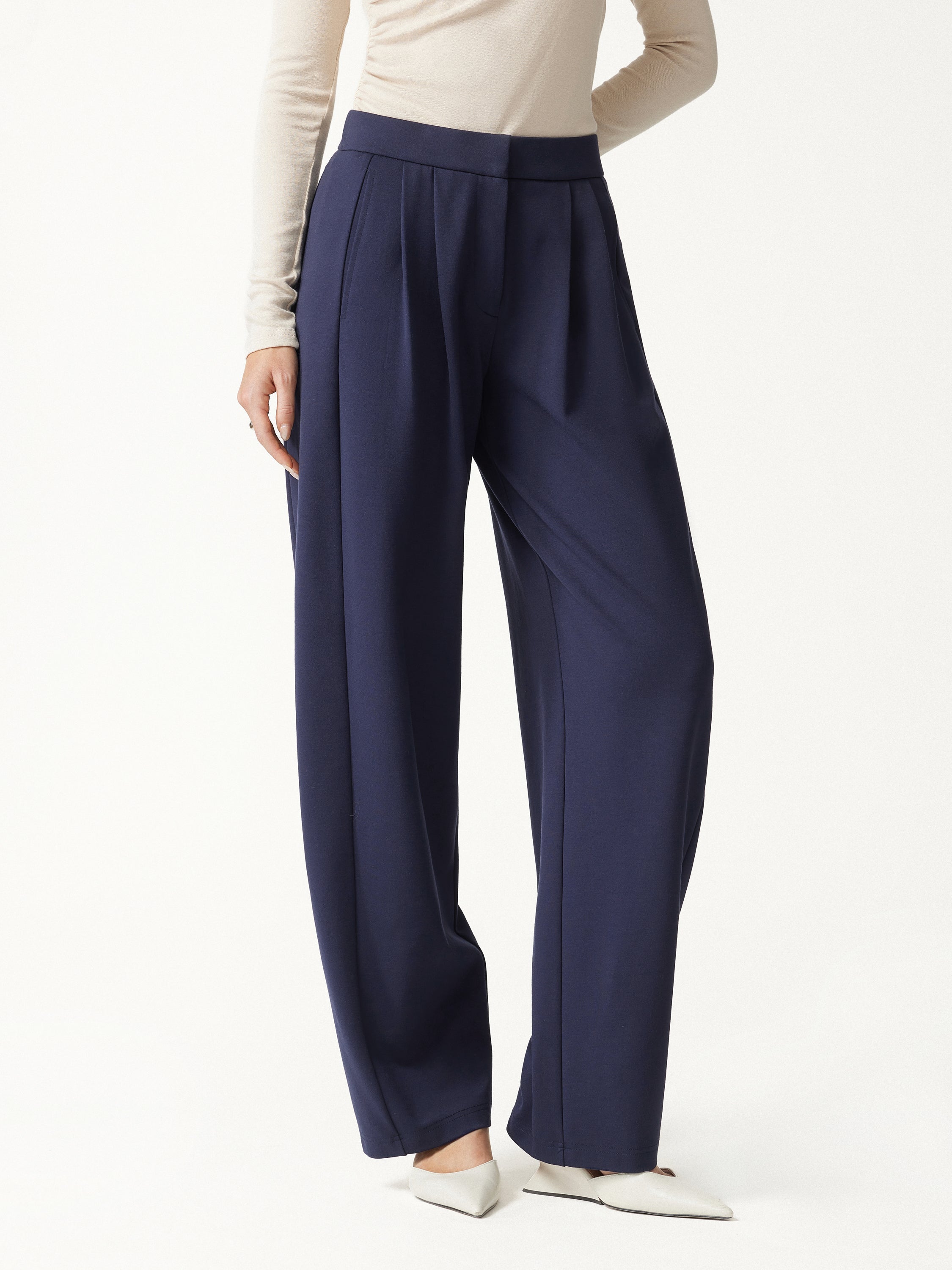 Ponte Low-Rise Ankled Barrel Pants with Pockets