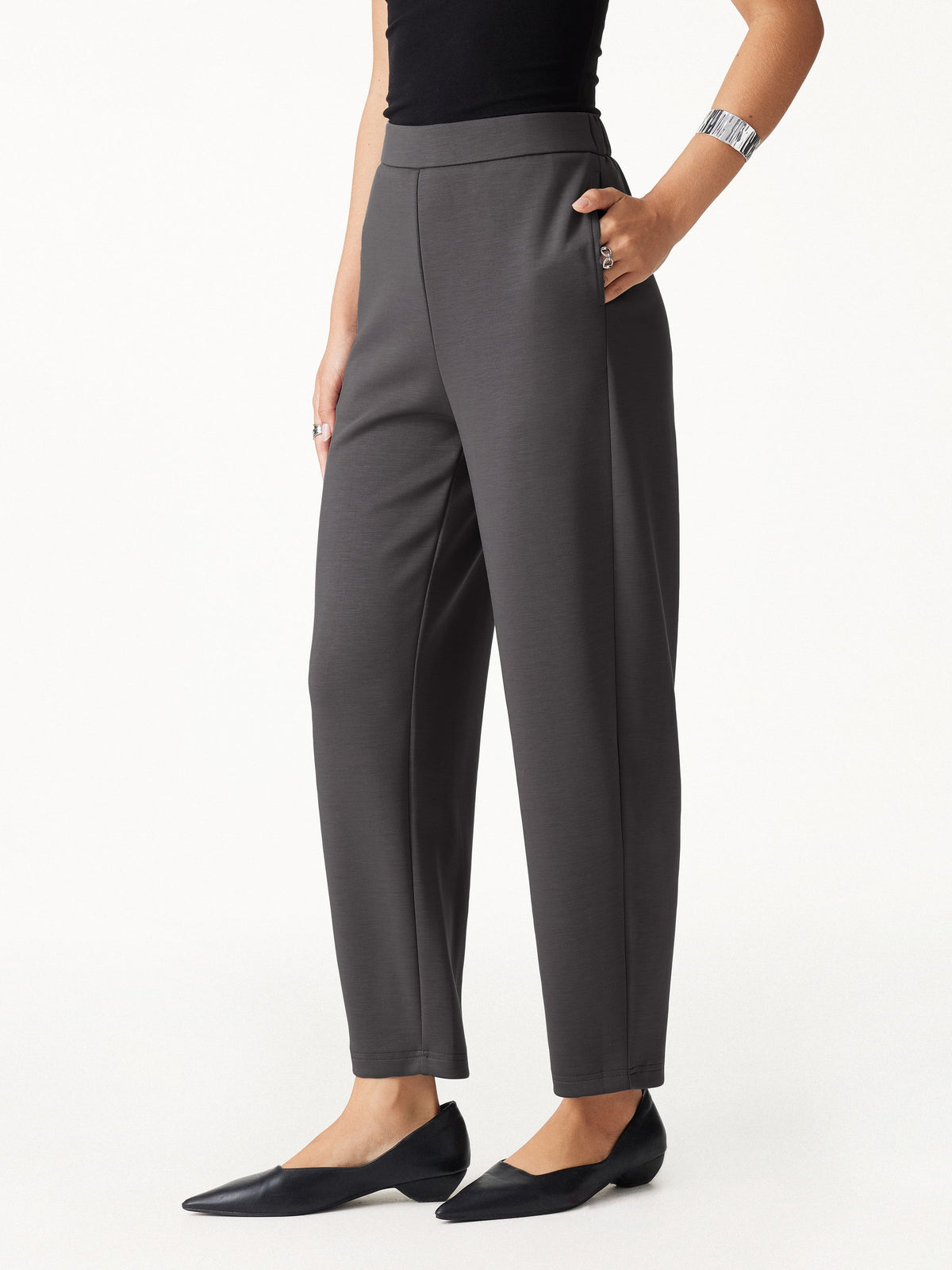 TravelEase High-Rise Ankled Barrel Pants with Pockets